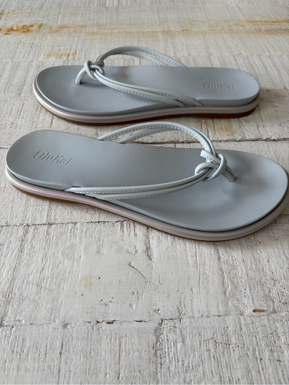 OluKai Aka Sandals NEW EU size 37 US size 7 Iridescent Vapor Knotted Strap Thong